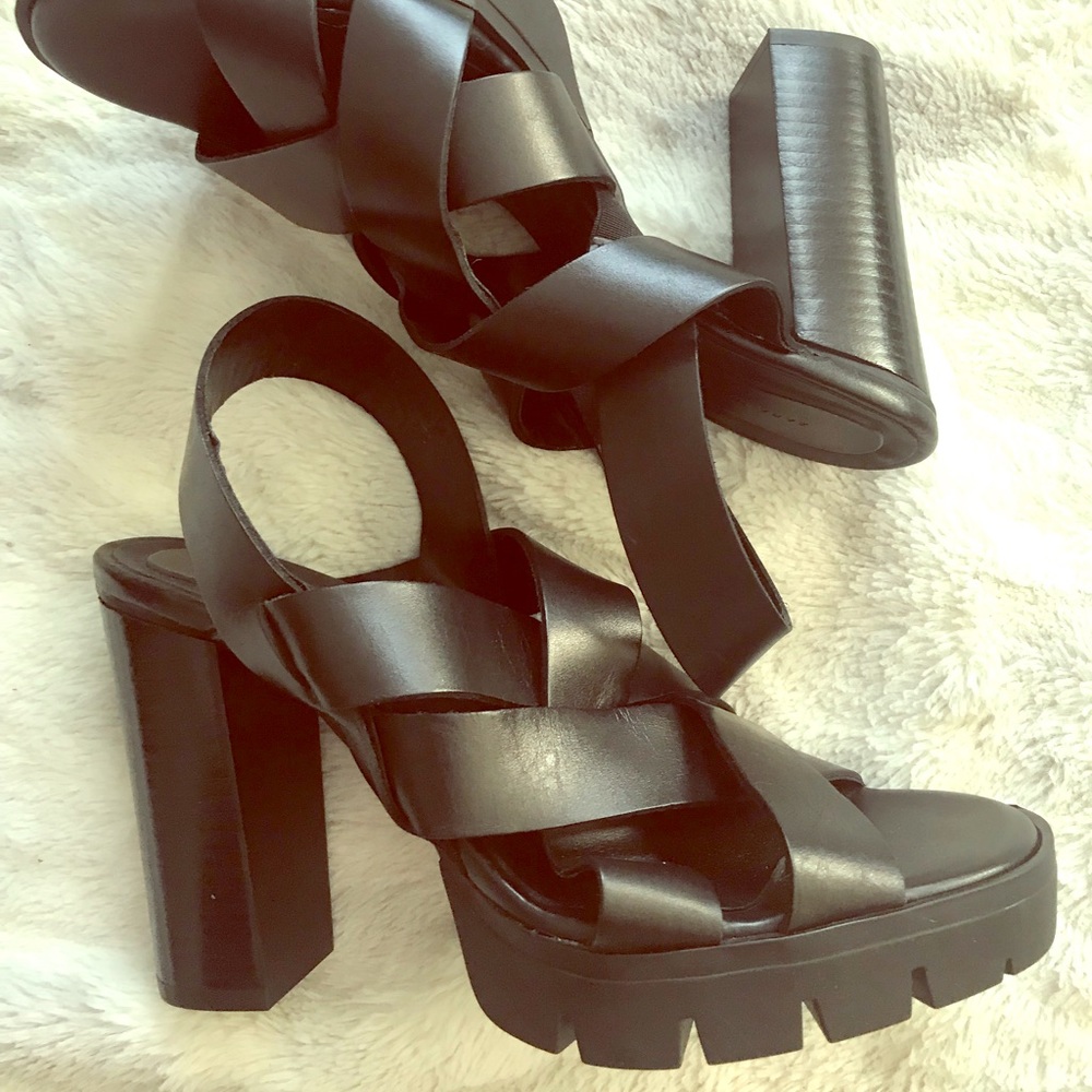 Zara Leather Trendy Grungy Sandals Heels NWOT